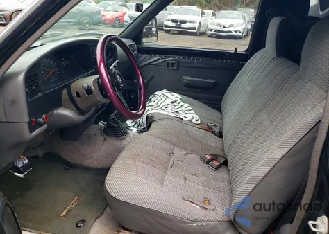 1993 Toyota Pickup 1/2 Ton Short Wheelbase Stb z USA, uszkodzony, nr VIN 4TARN81A3PZ074710